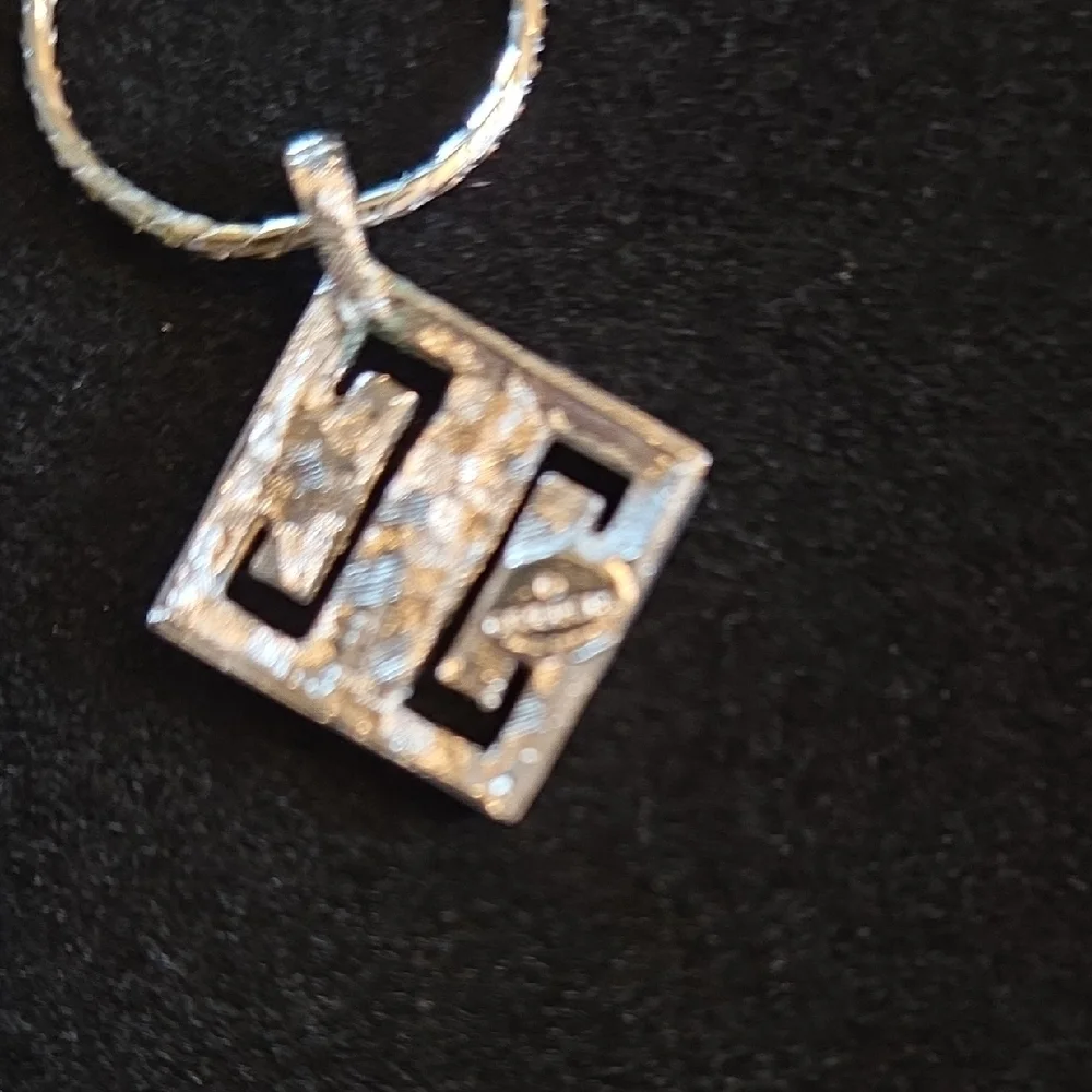 Givenchy 4G Crystal & Silver Pendant - Picture 7 of 10